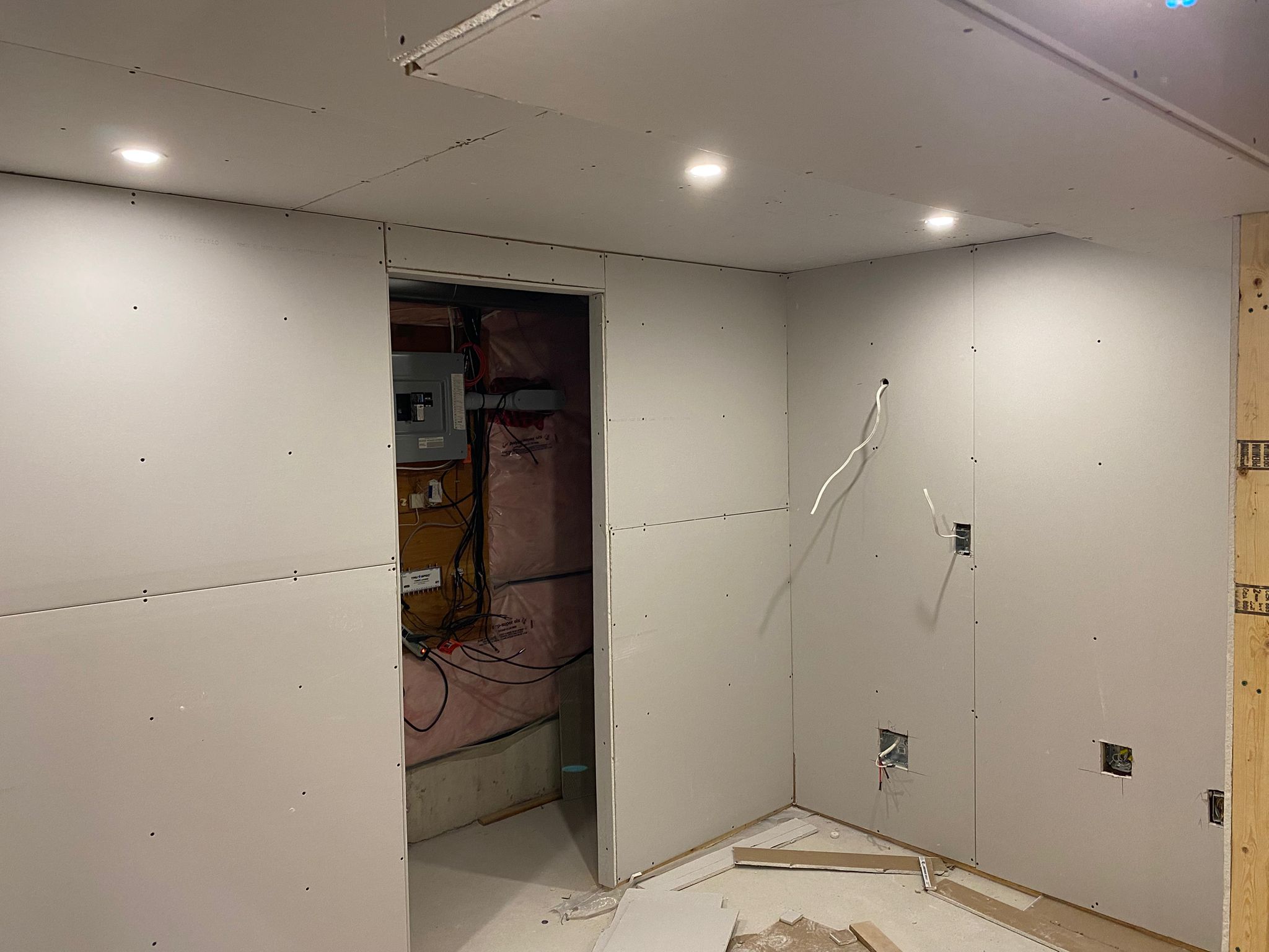 Basement kitchenette Basement kitchenette